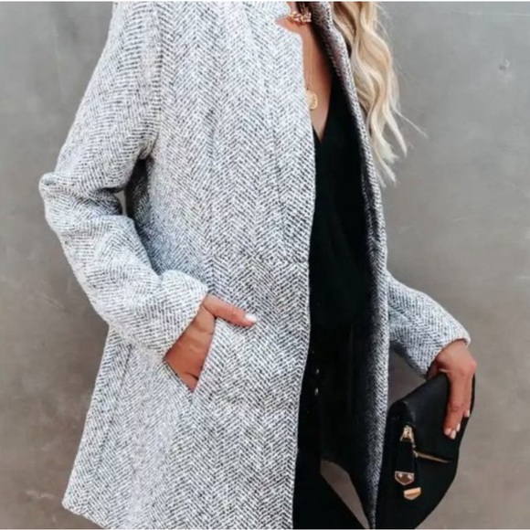 Vici Taylored Pocketed Blazer - Picture 3 of 5